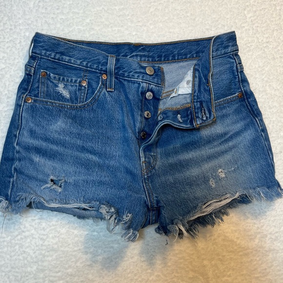 Levi’s Women’s Jean Shorts 501 Premium Denim Button Fly Missing Tags 28 Waist - Picture 1 of 13